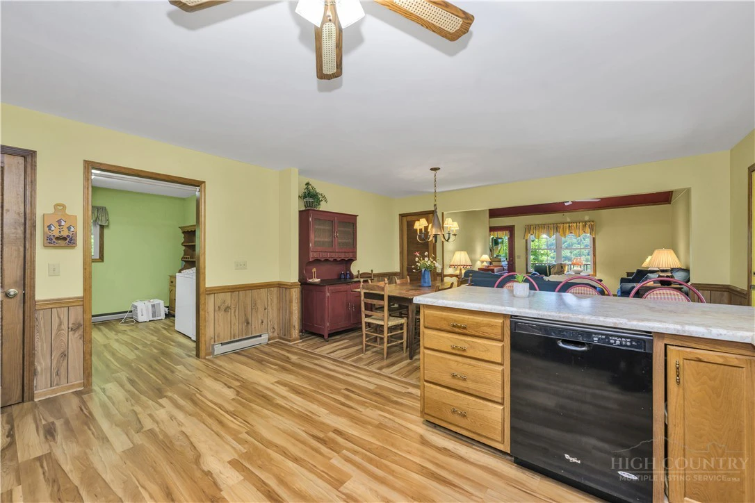 Image number 14 for the current listing