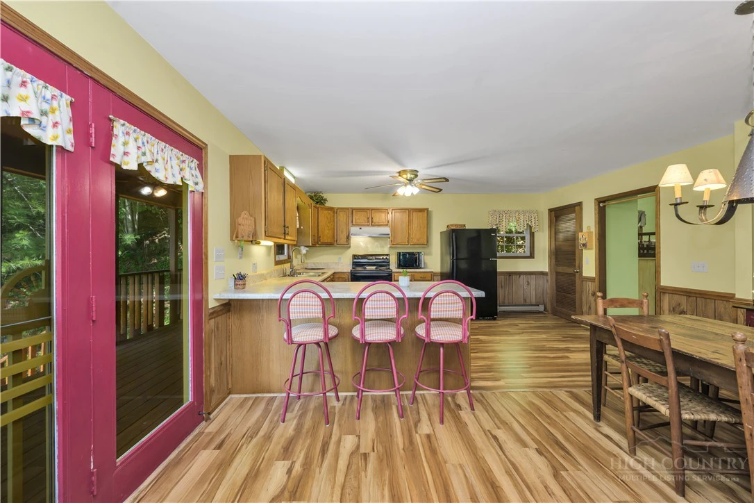 Image number 15 for the current listing