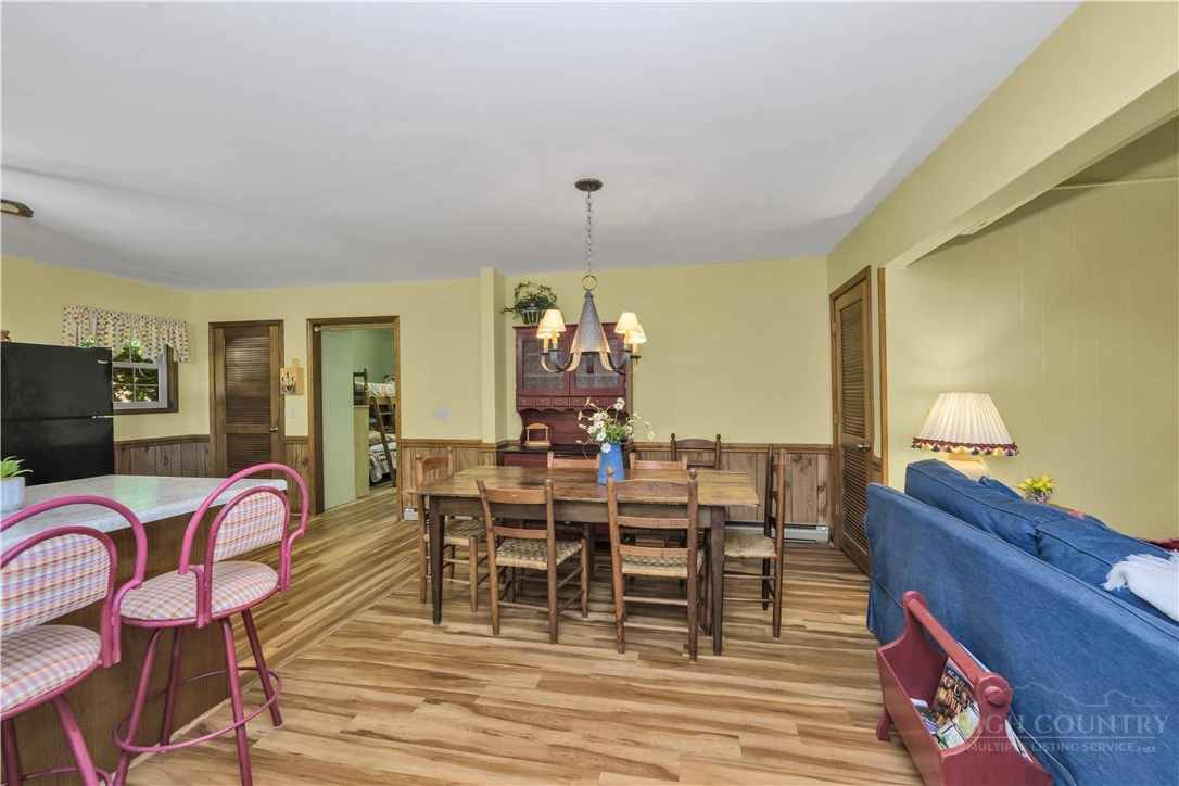 Image number 19 for the current listing