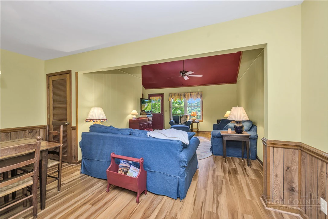 Image number 20 for the current listing