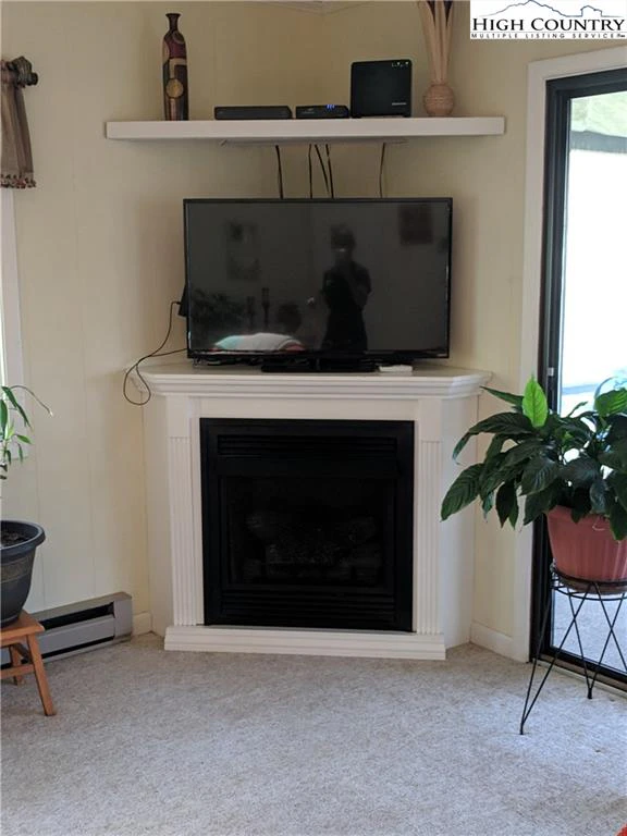 Image number 19 for the current listing