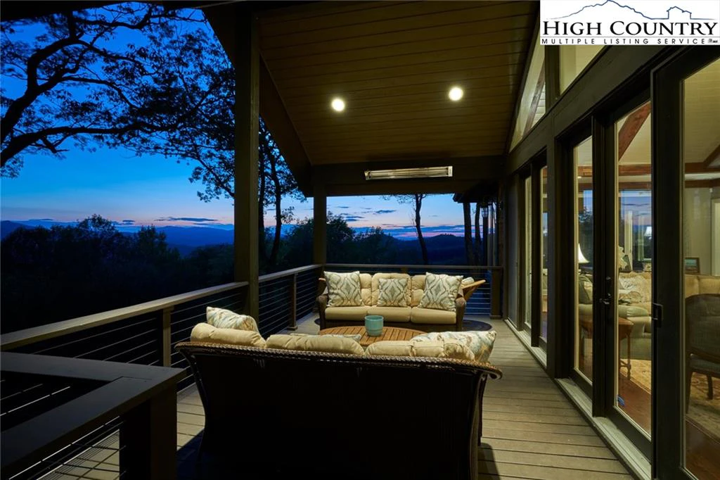 Image number 1 for the current listing