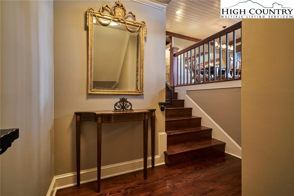 Image number 5 for the current listing
