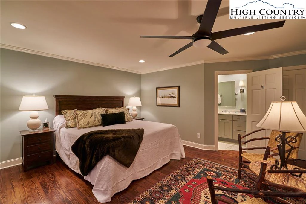 Image number 7 for the current listing
