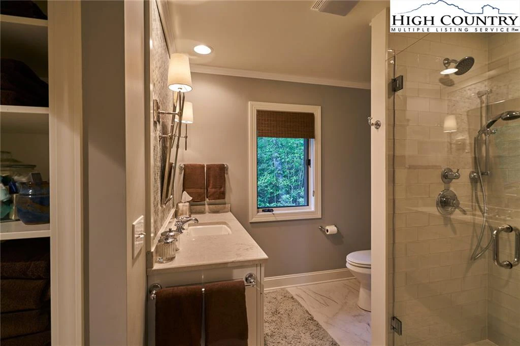 Image number 2 for the current listing