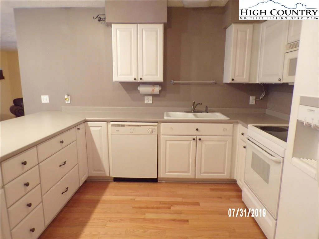 Image number 20 for the current listing