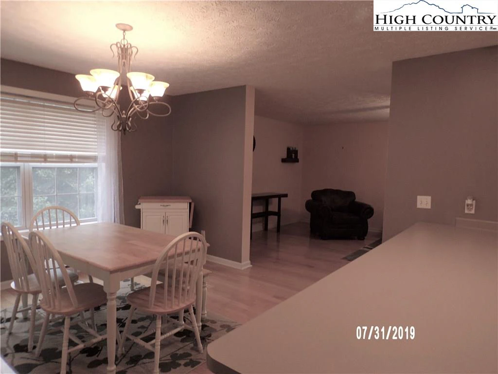 Image number 19 for the current listing