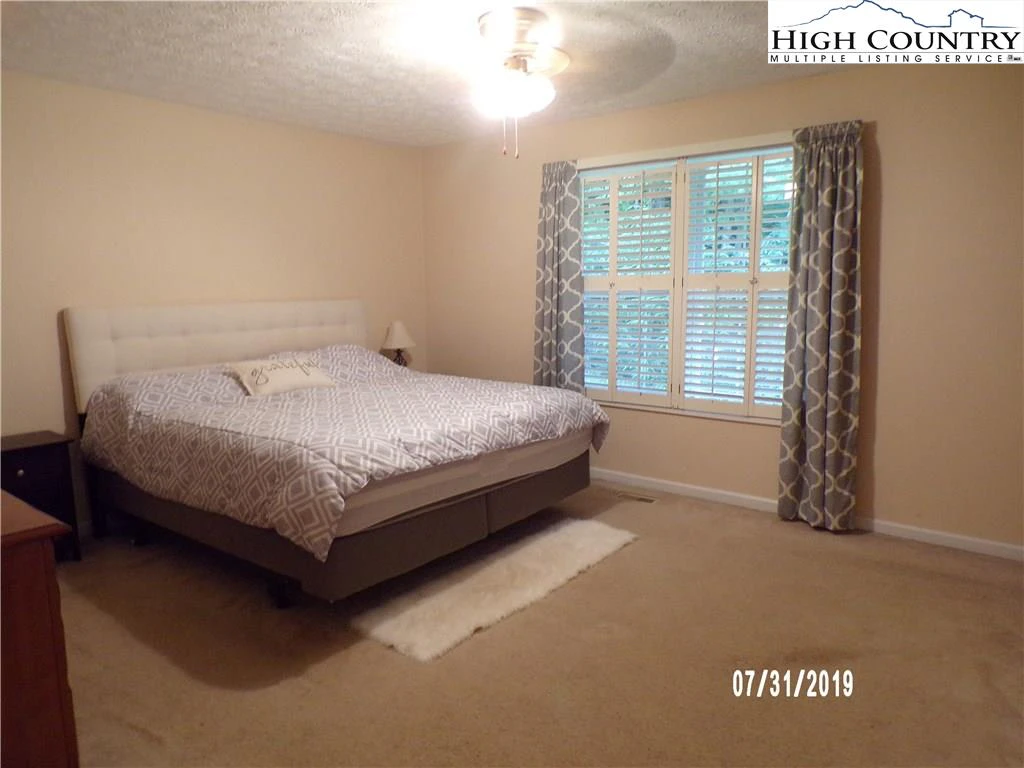 Image number 10 for the current listing