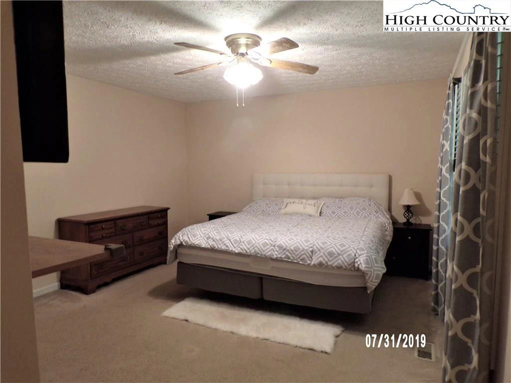 Image number 18 for the current listing
