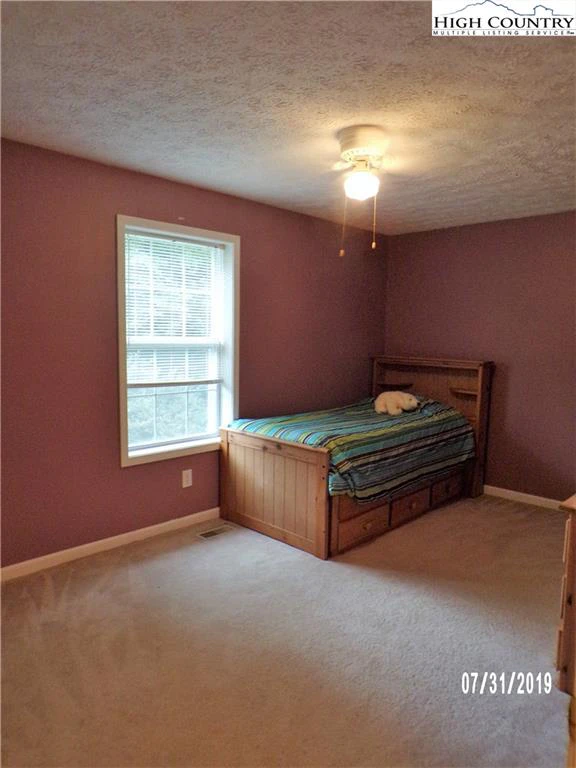 Image number 4 for the current listing