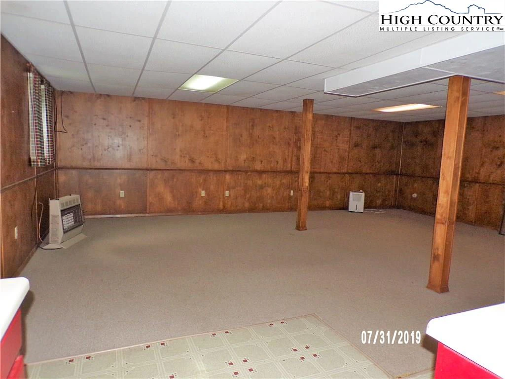 Image number 13 for the current listing