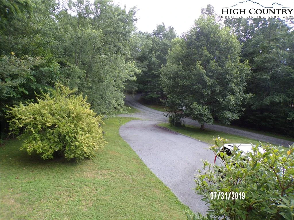 Image number 15 for the current listing