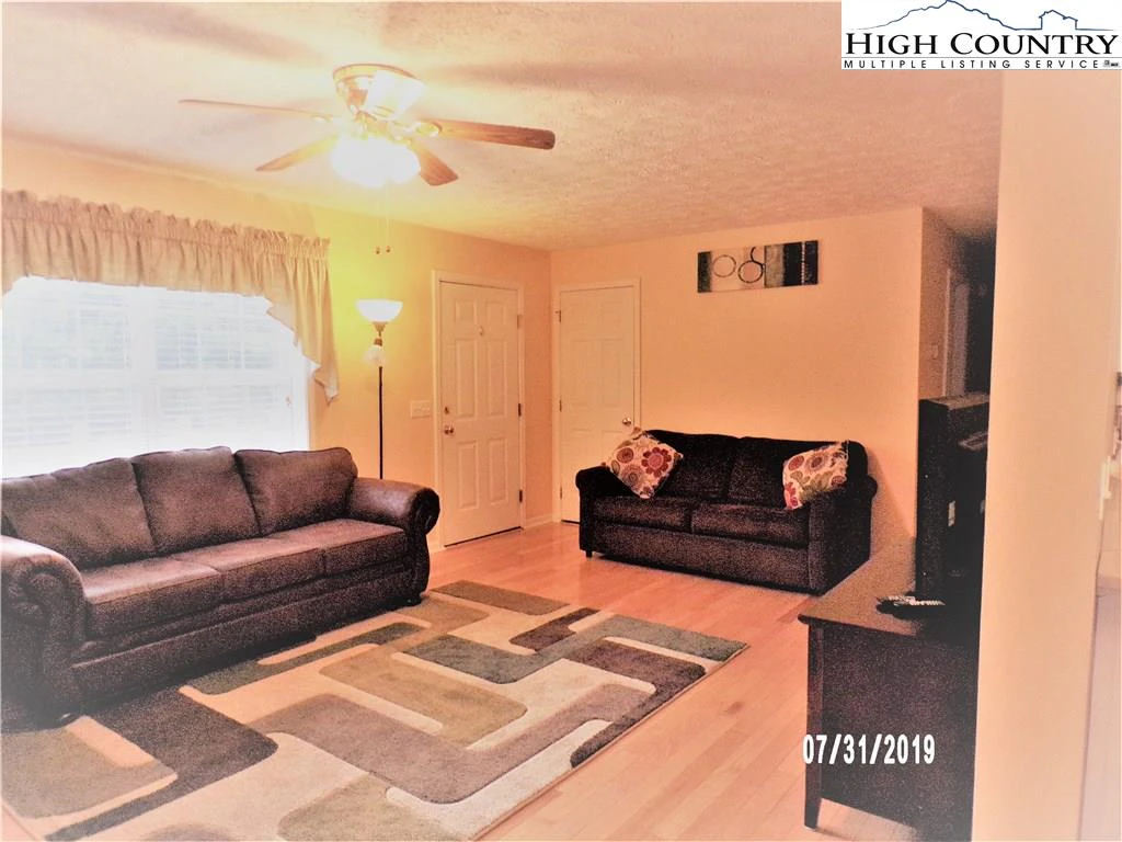 Image number 27 for the current listing
