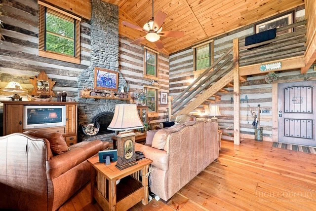 Image number 7 for the current listing