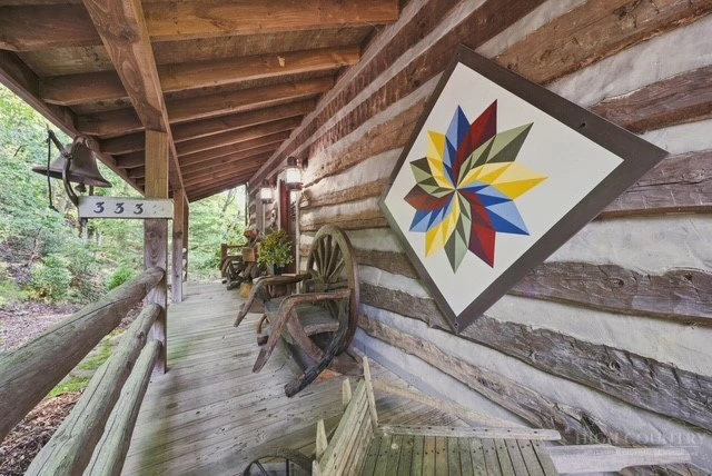 Image number 23 for the current listing