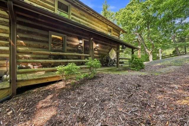 Image number 28 for the current listing