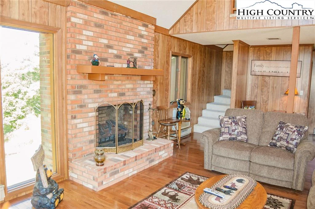 Image number 21 for the current listing