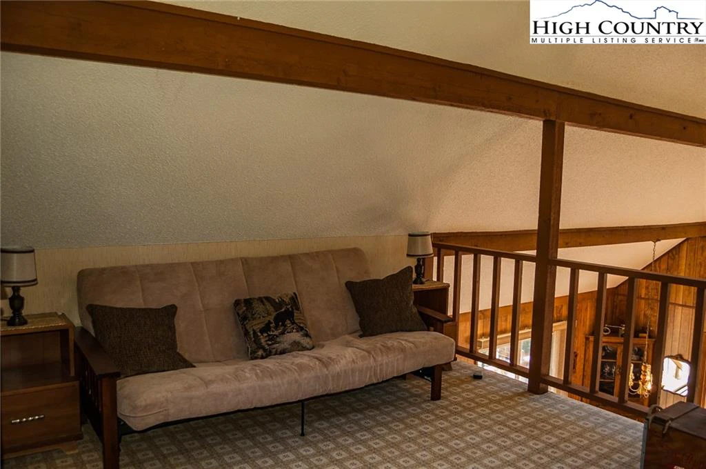 Image number 16 for the current listing