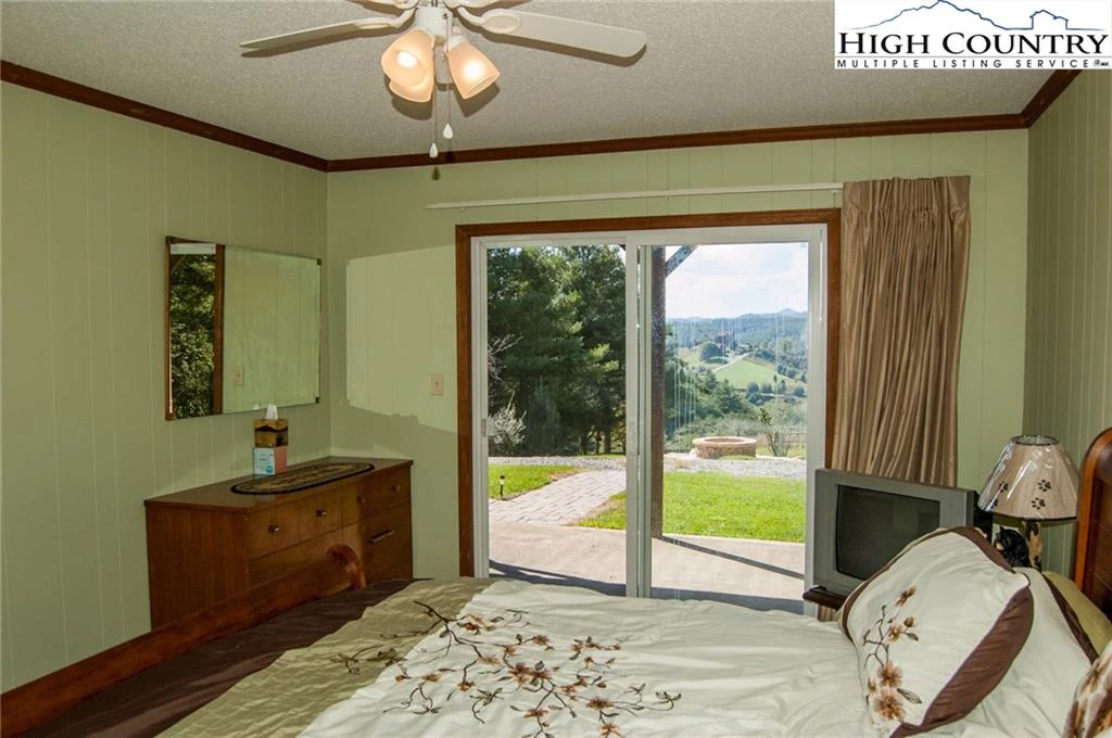 Image number 14 for the current listing