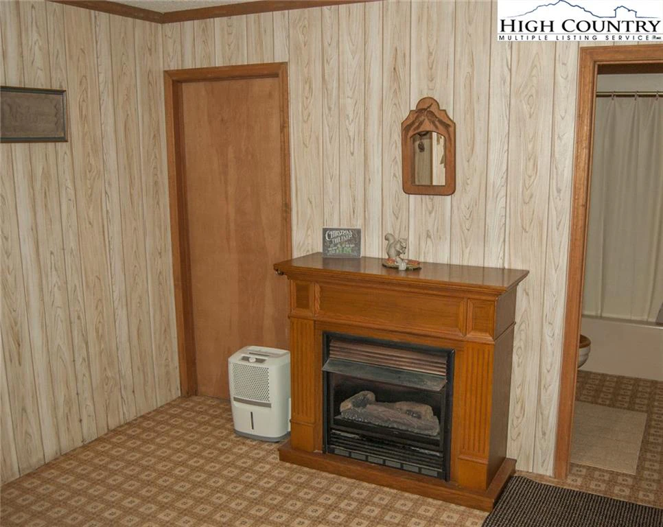Image number 12 for the current listing