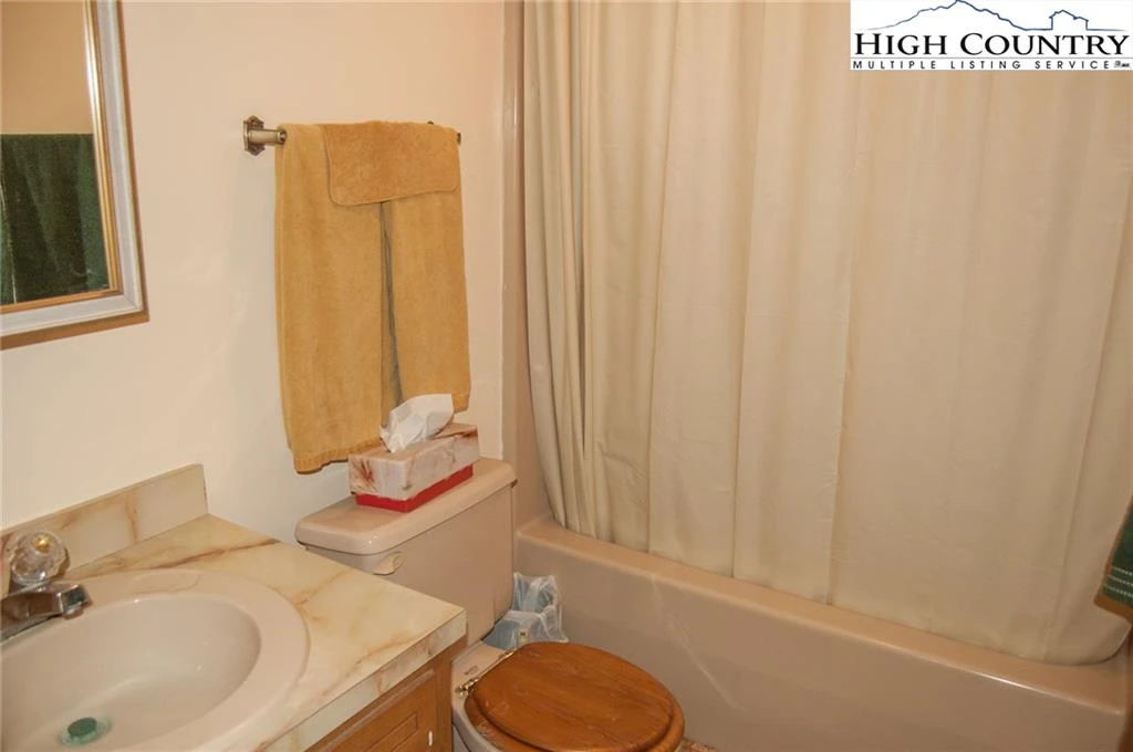 Image number 11 for the current listing
