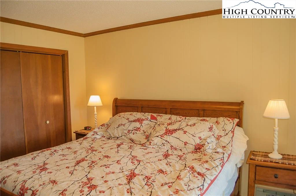 Image number 9 for the current listing