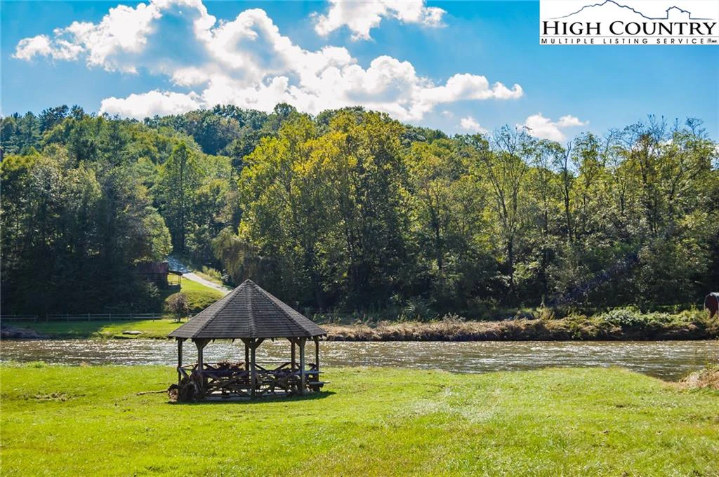 Image number 3 for the current listing
