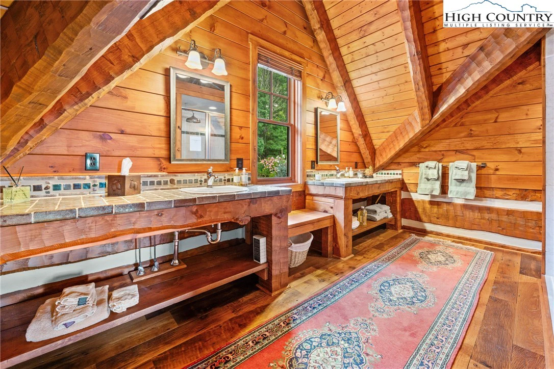 Image number 8 for the current listing