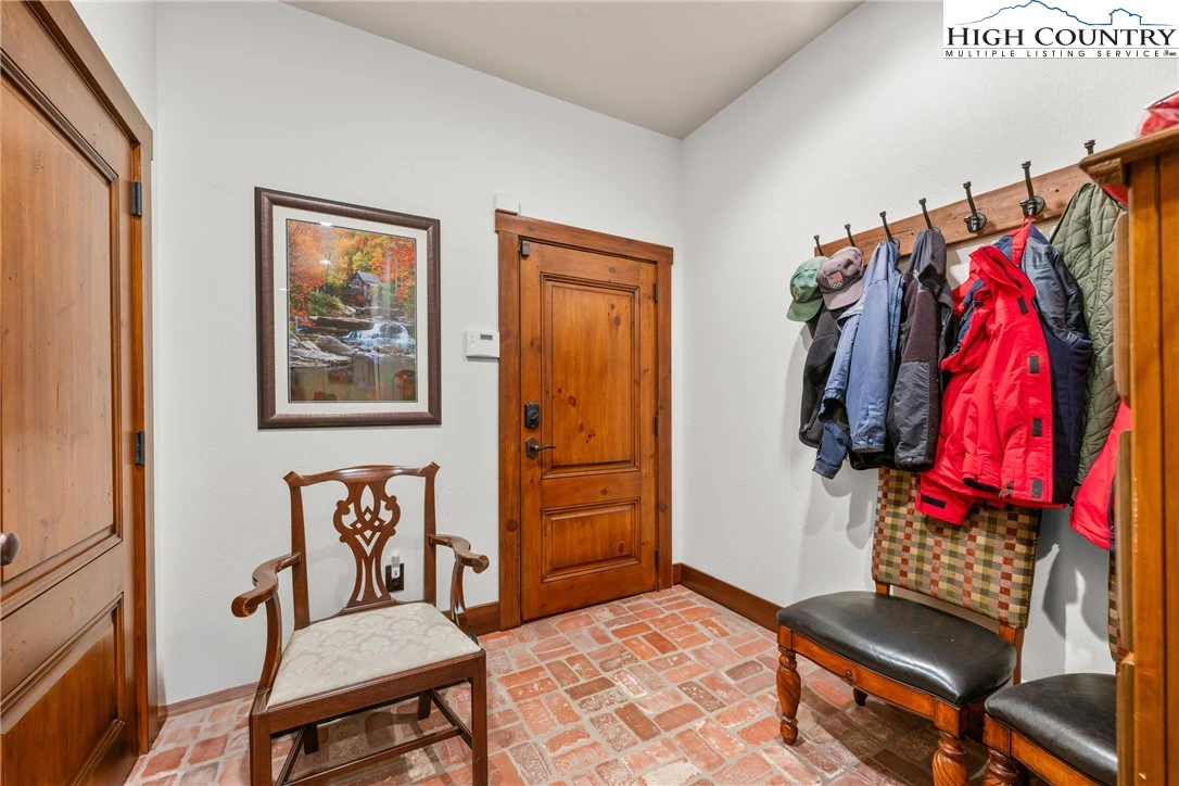 Image number 9 for the current listing