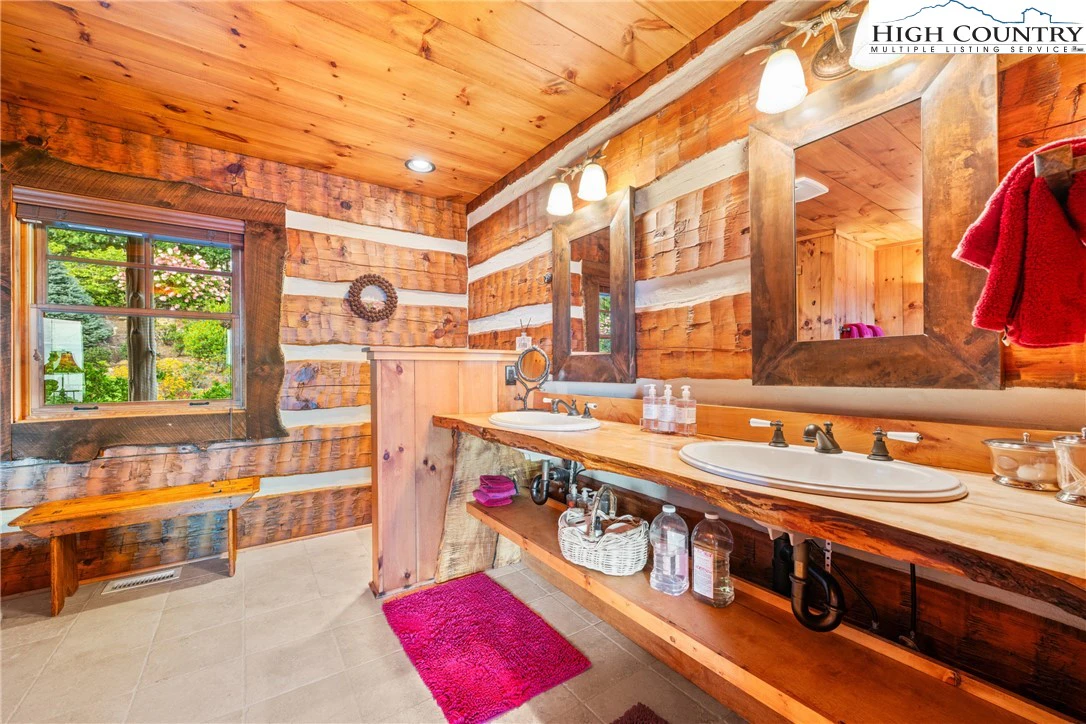 Image number 3 for the current listing