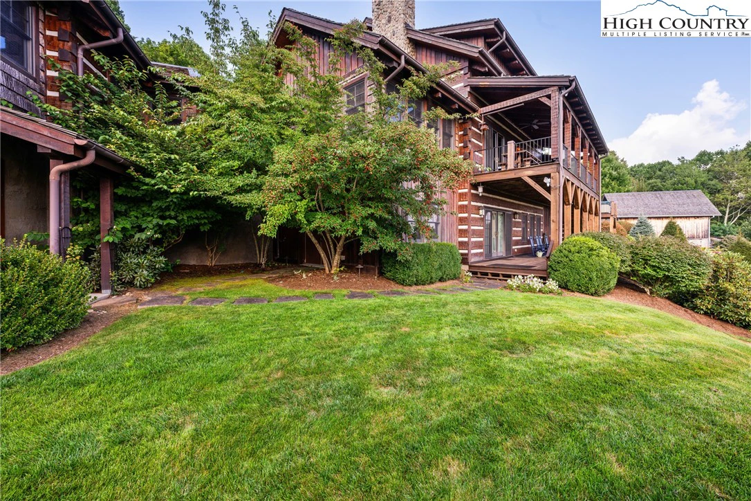 Image number 17 for the current listing