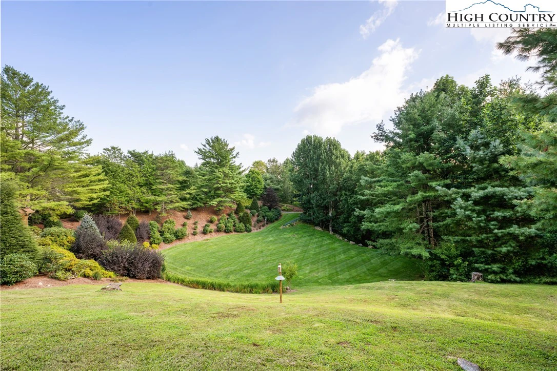 Image number 19 for the current listing
