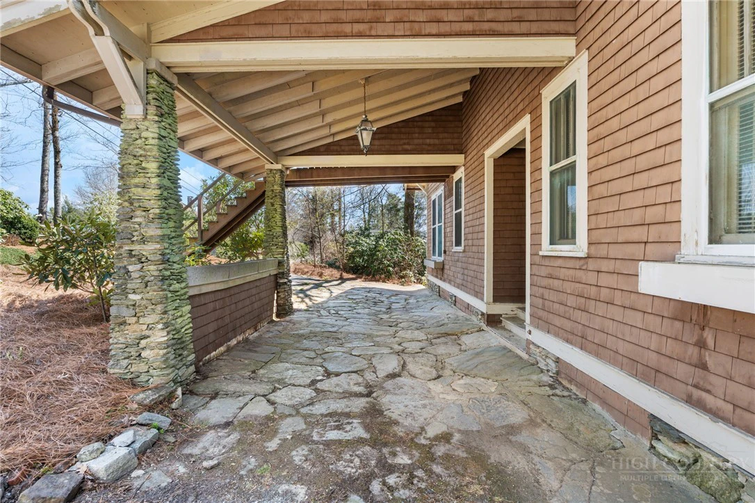 Image number 16 for the current listing