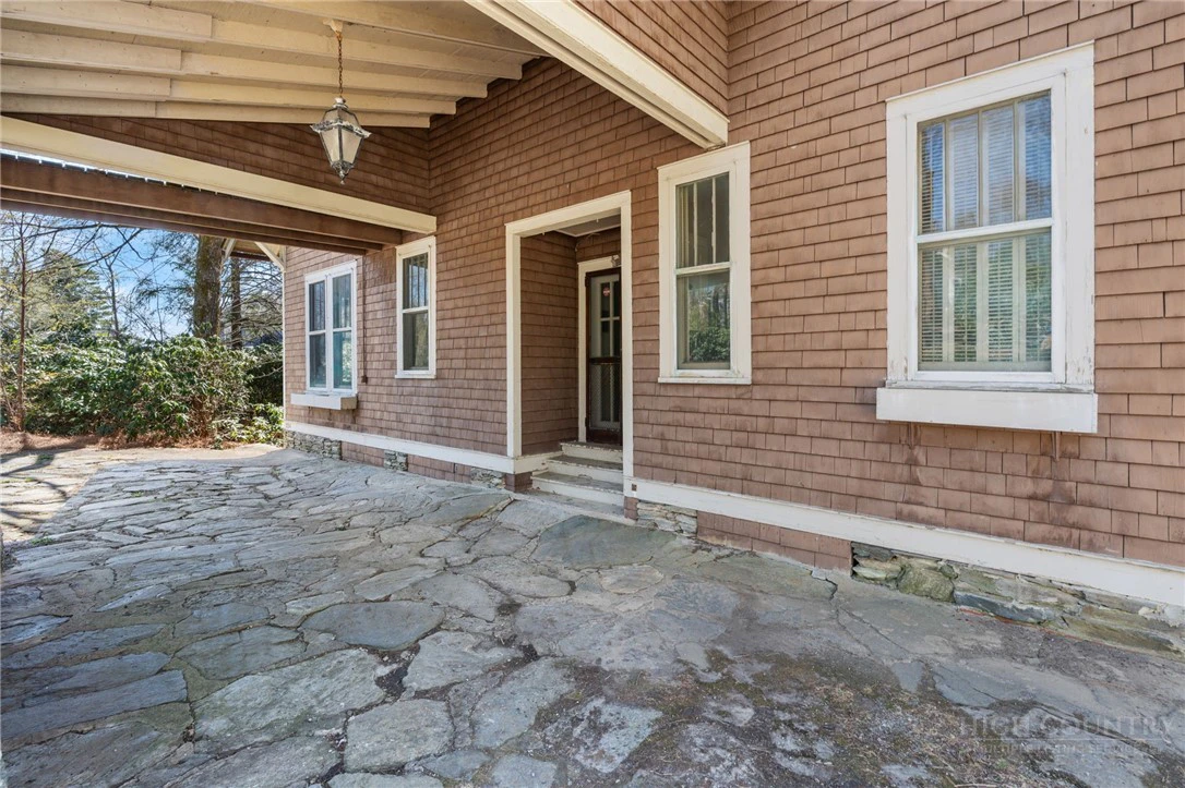 Image number 17 for the current listing