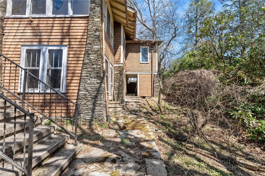 Image number 19 for the current listing
