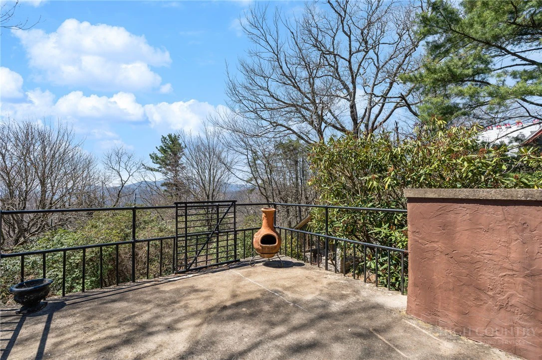 Image number 21 for the current listing