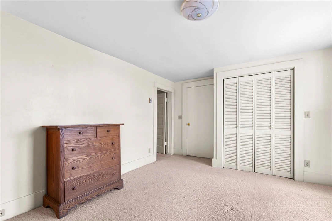 Image number 3 for the current listing