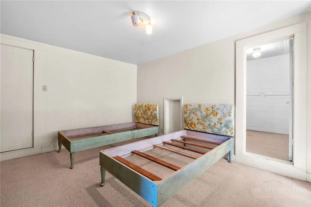 Image number 4 for the current listing