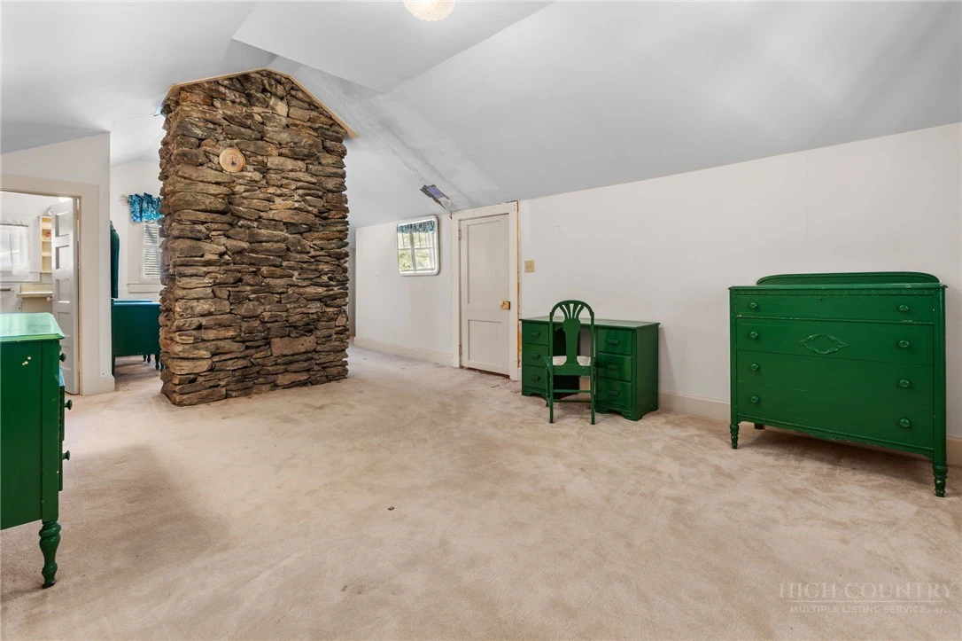 Image number 8 for the current listing