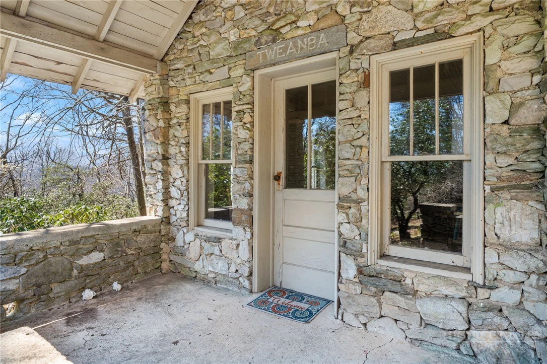 Image number 11 for the current listing