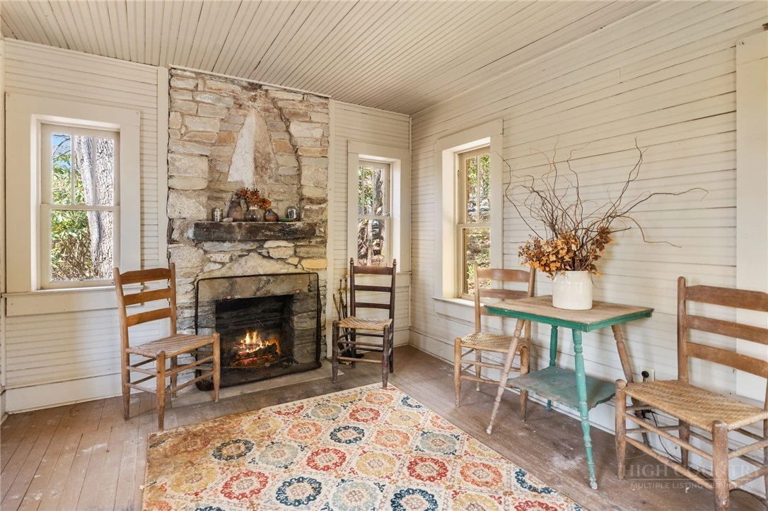 Image number 12 for the current listing