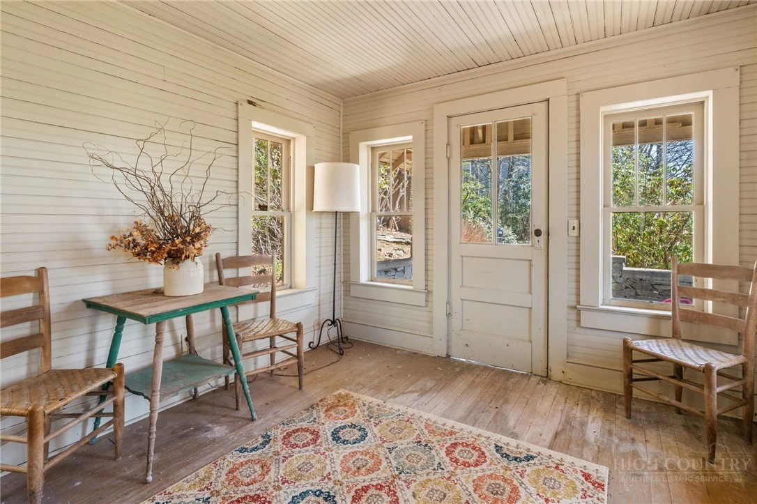 Image number 2 for the current listing