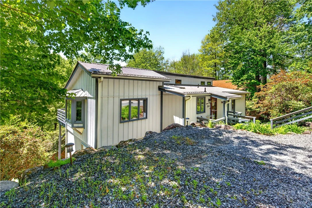 Image number 1 for the current listing