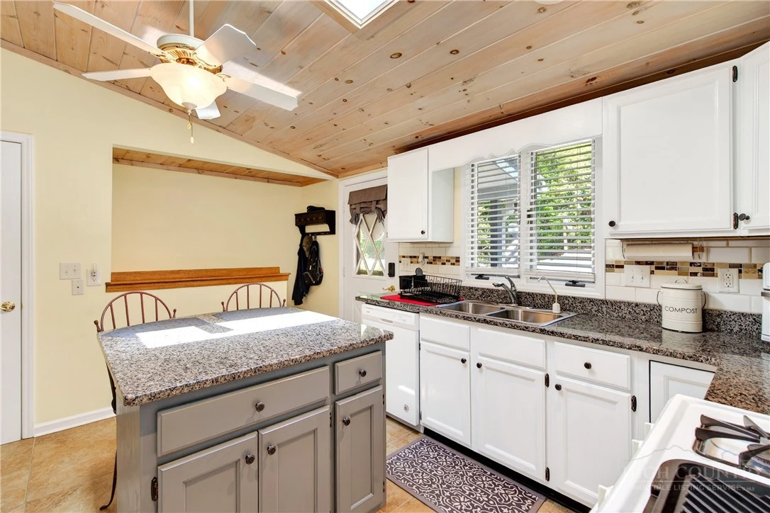 Image number 8 for the current listing