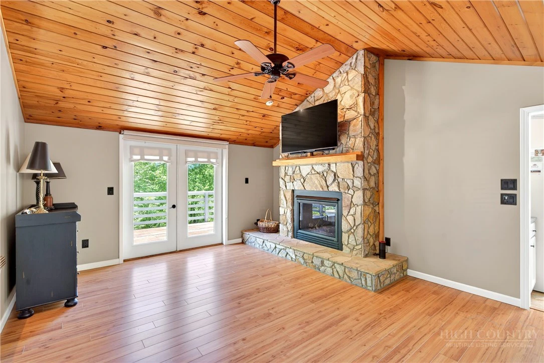 Image number 10 for the current listing