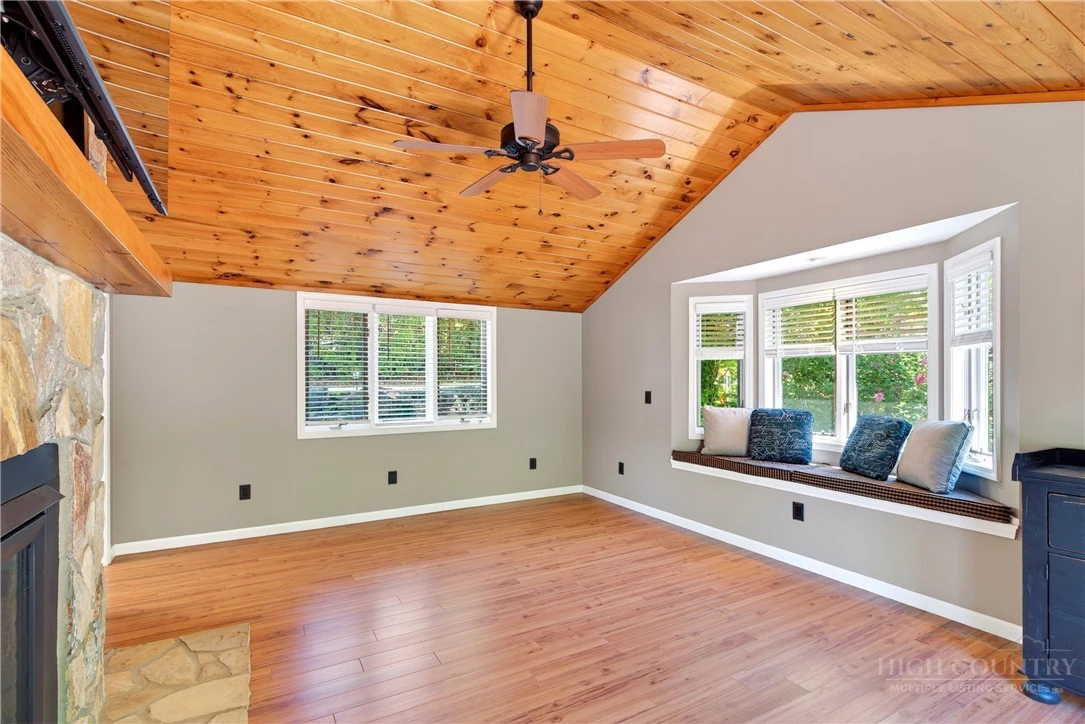 Image number 12 for the current listing