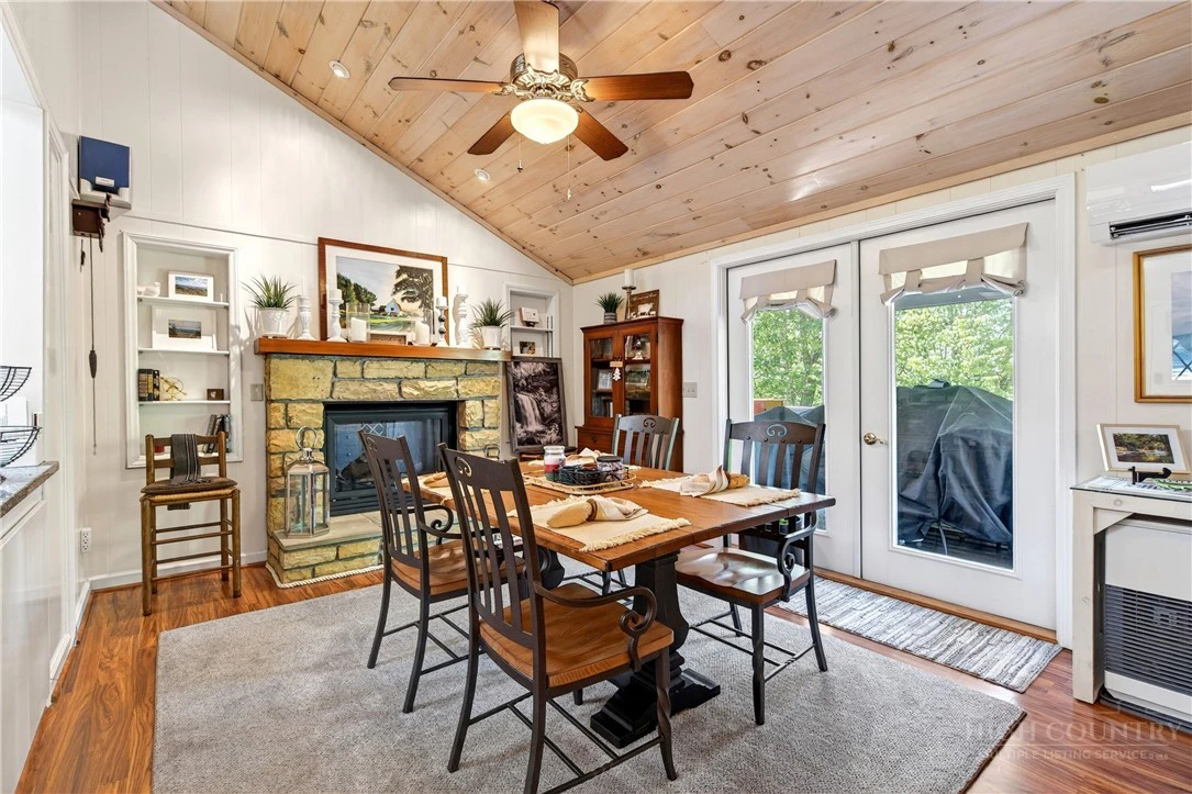 Image number 15 for the current listing