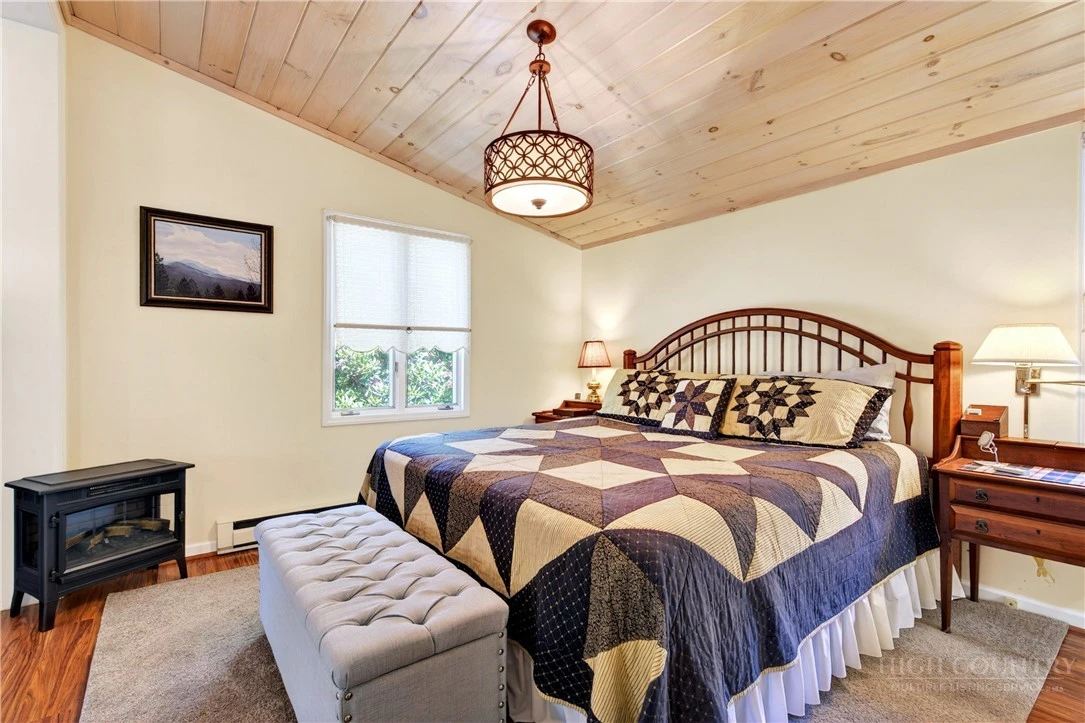 Image number 21 for the current listing