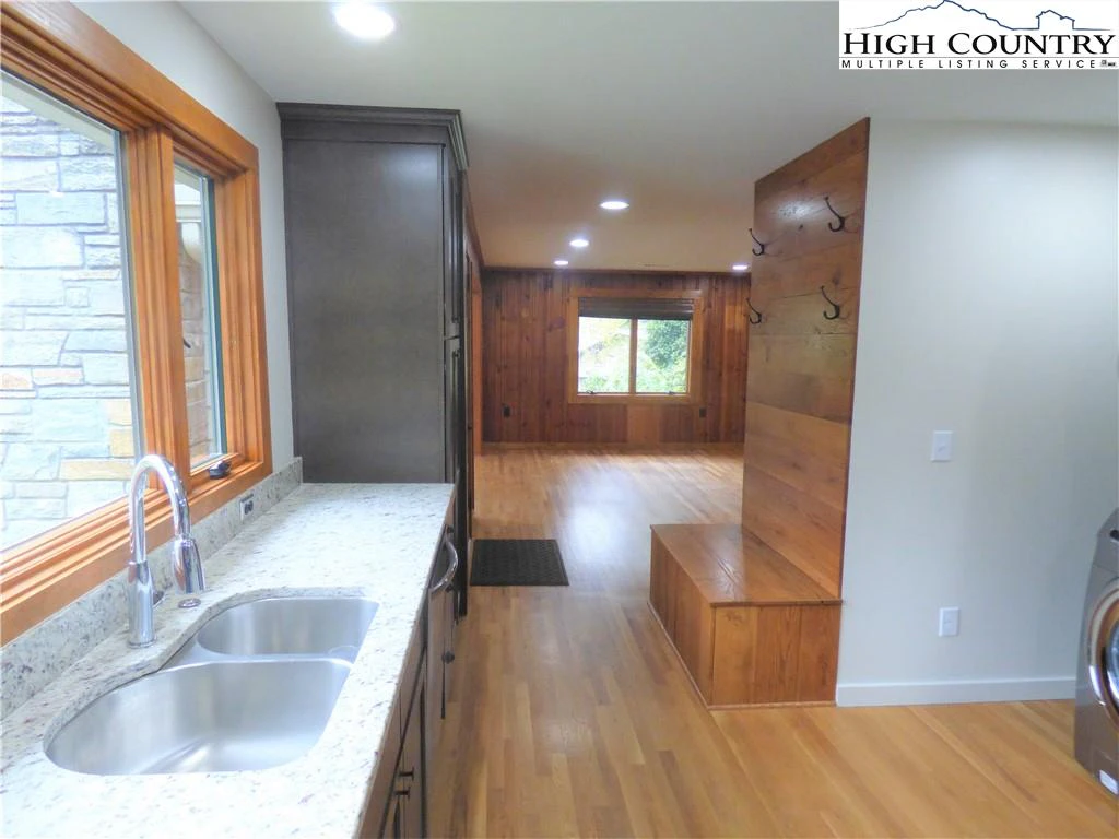 Image number 2 for the current listing