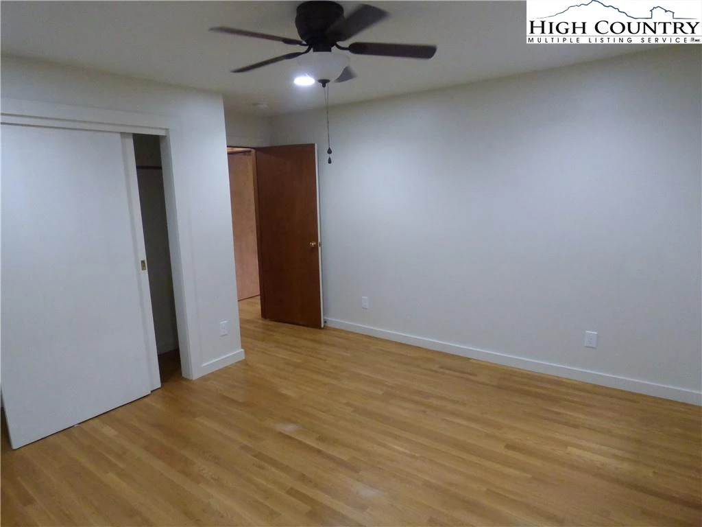 Image number 10 for the current listing